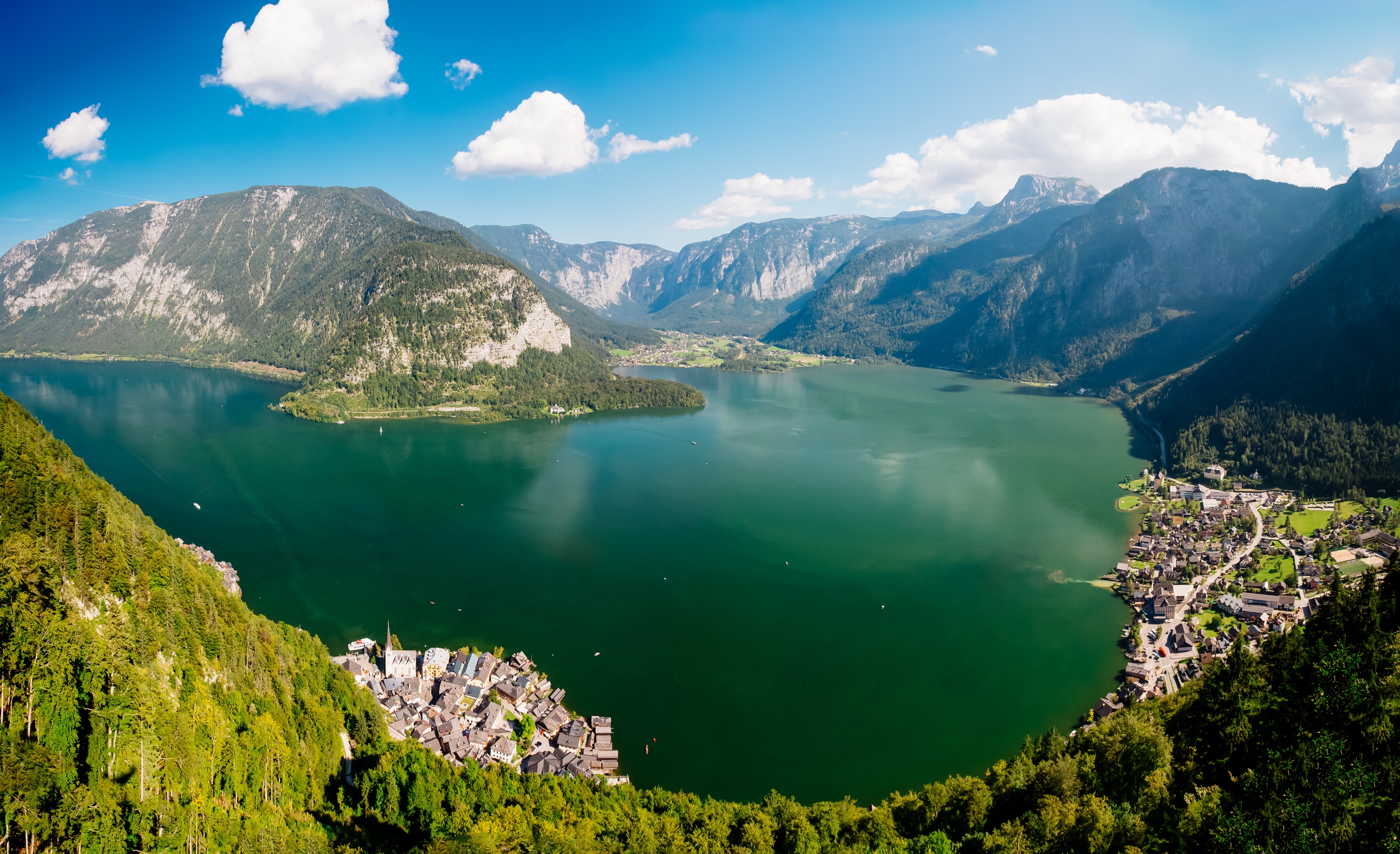 Hallstatter See offers stunning alpine views, crystal-clear waters, and a charming lakeside village