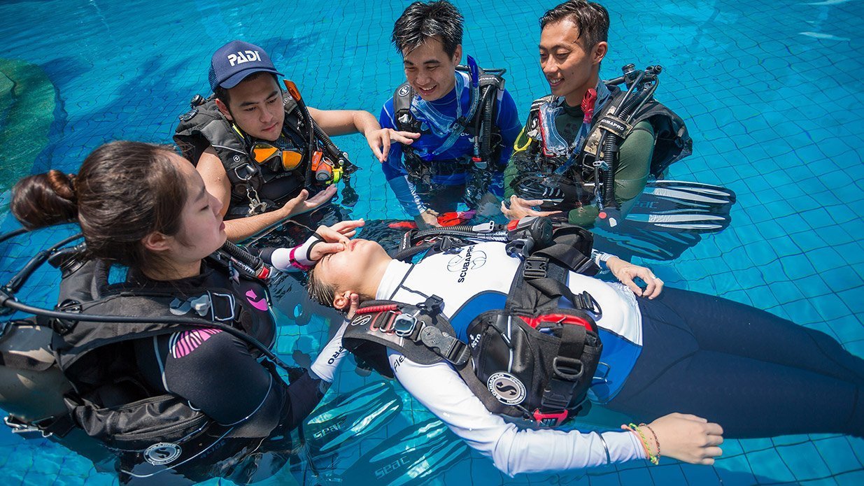 藍夢島PADI潛水中心救援潛水體驗
