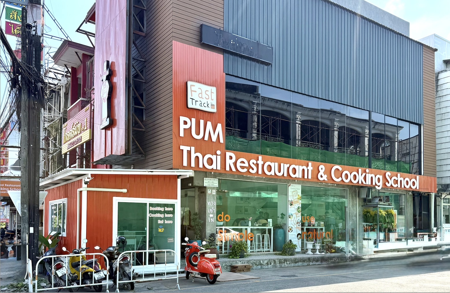 我們的新地點,非常方便,鄰近布吉島的所有設施。 我們的新地點,非常方便,鄰近布吉島的所有設施。