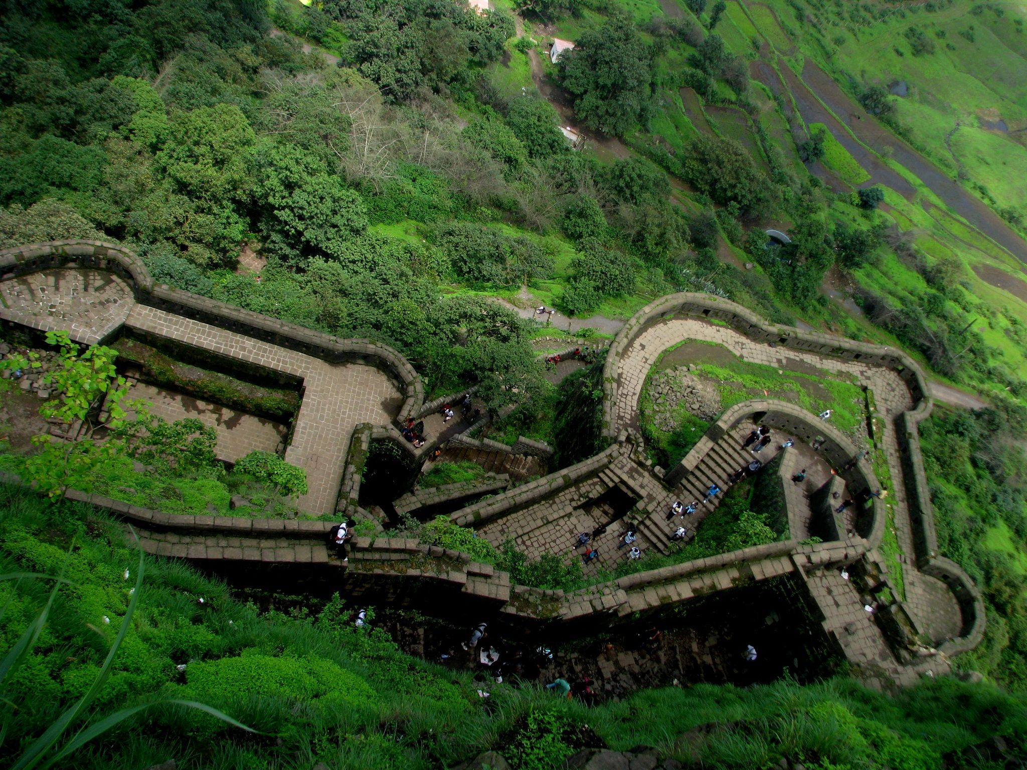 從孟買出發，前往山間避暑勝地和文化遺產地：洛納瓦拉和卡拉石窟之旅