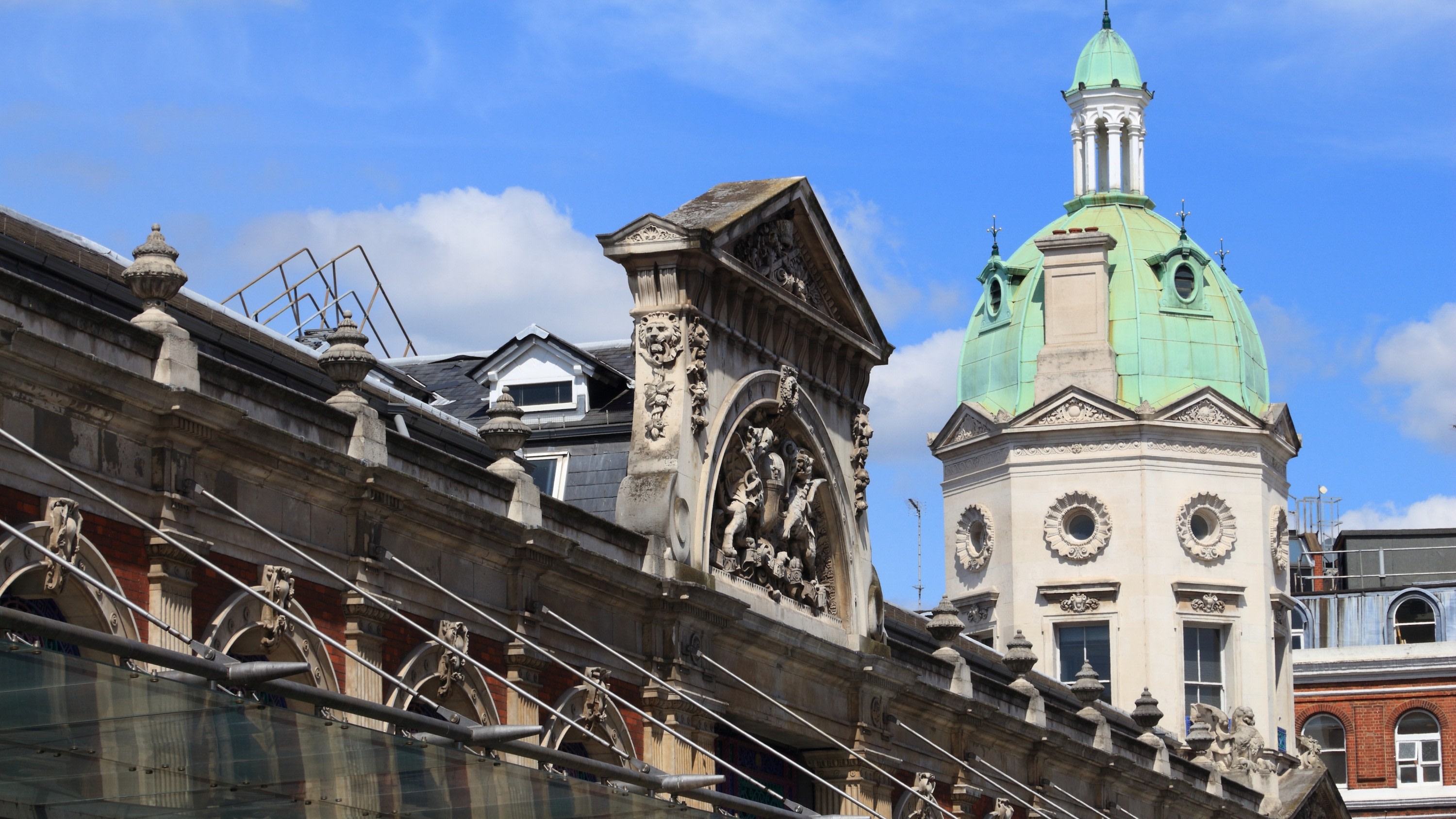 London Half-Day Big Group Walking & Spiritual Tour