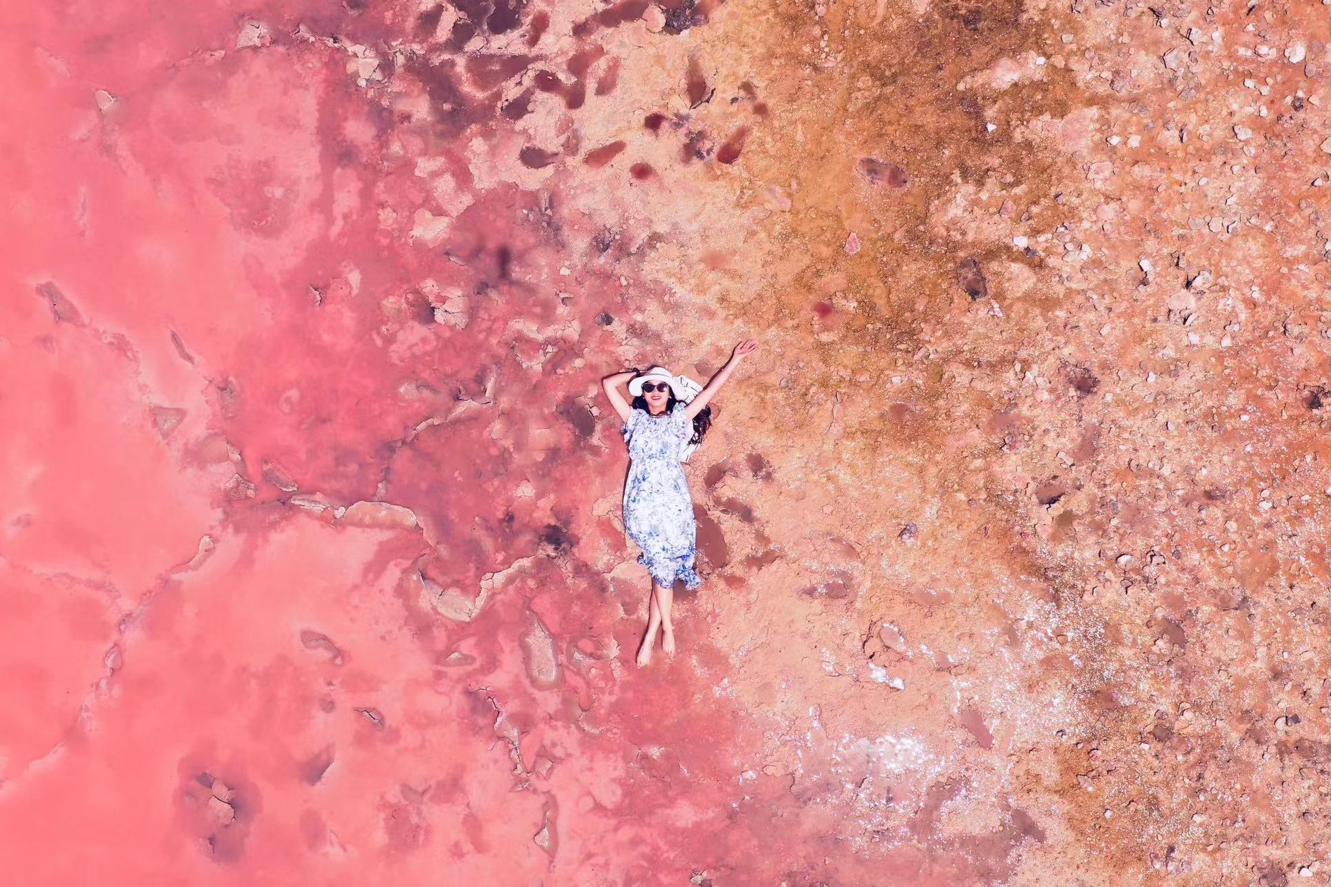 Take a photo with the picturesque Pink Lake!