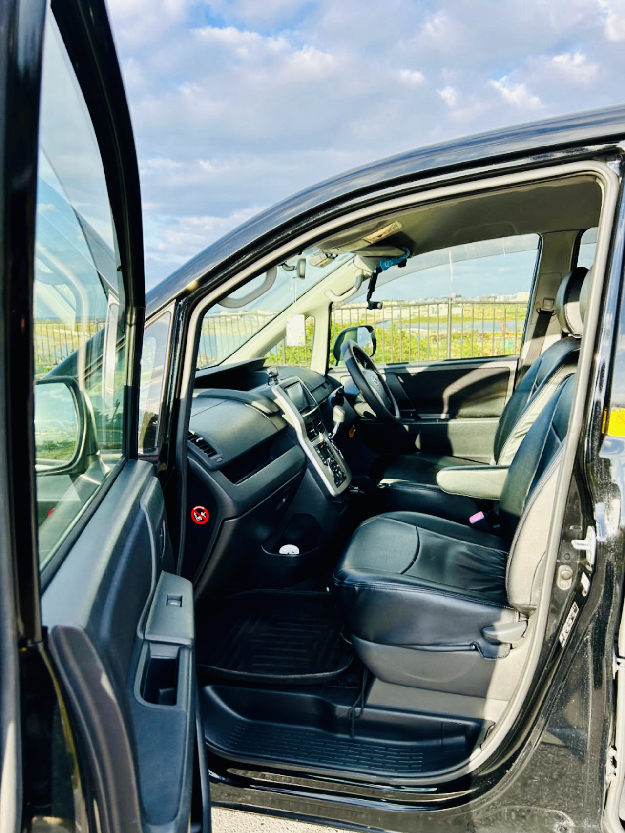 Comfortable 7-seater VOXY3