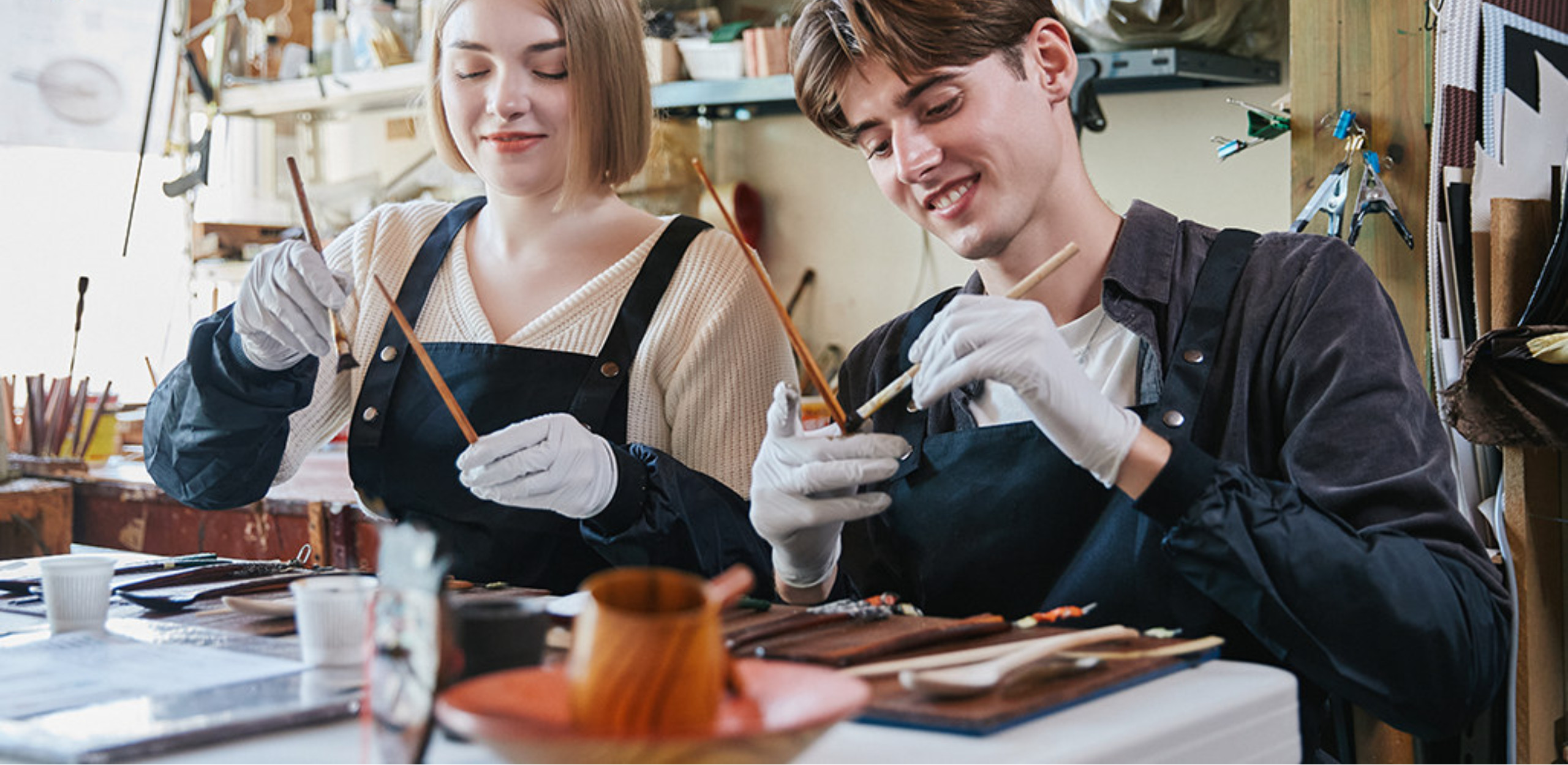 MakingExperienceTraditional Mother-of-pearl Lacquered Spoon in Seoul