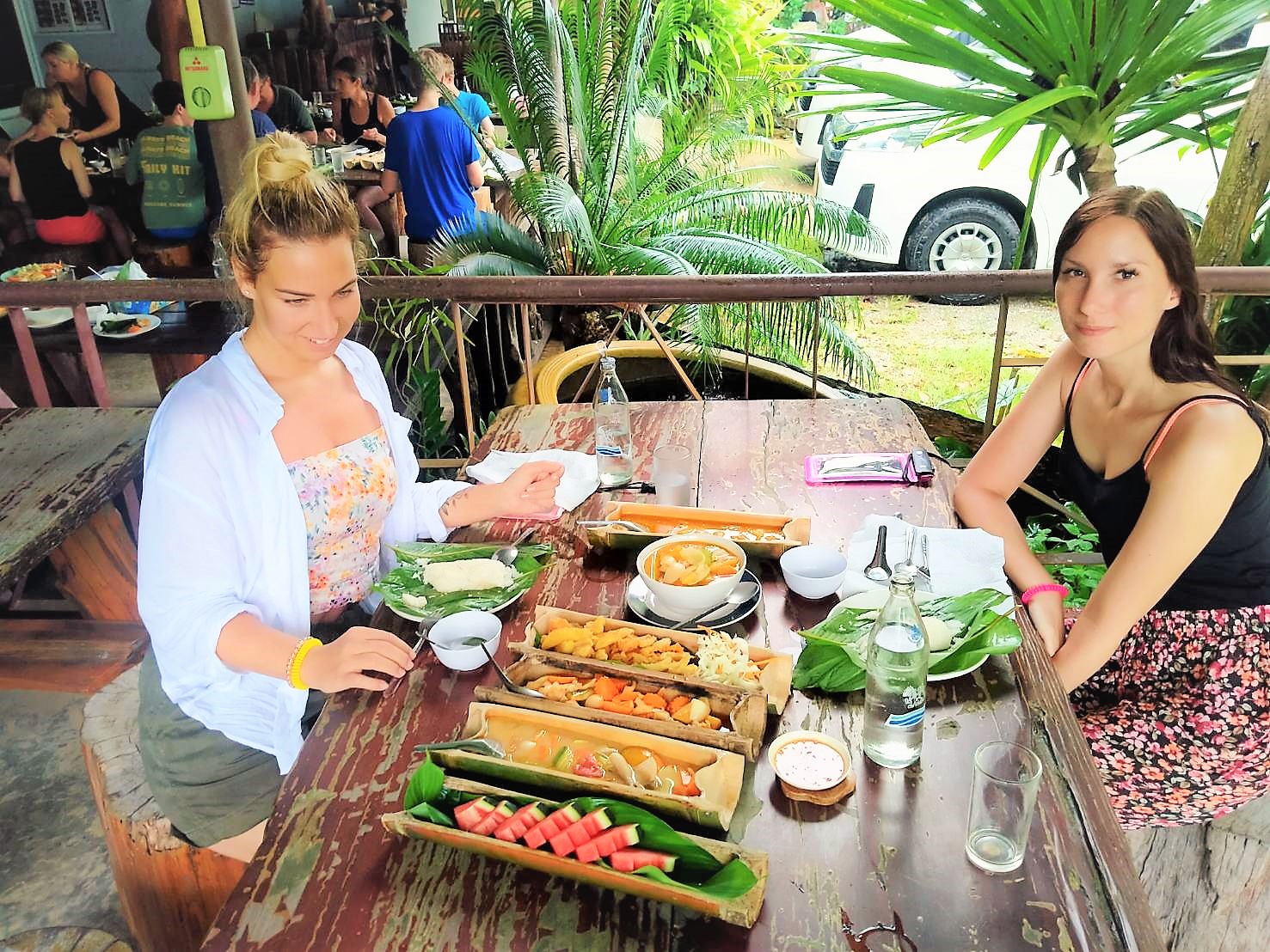 考索大象救援中心（Khao Sok Elephant Rescue Center）一日遊（含漂流 & 烹飪體驗 & 午餐）
