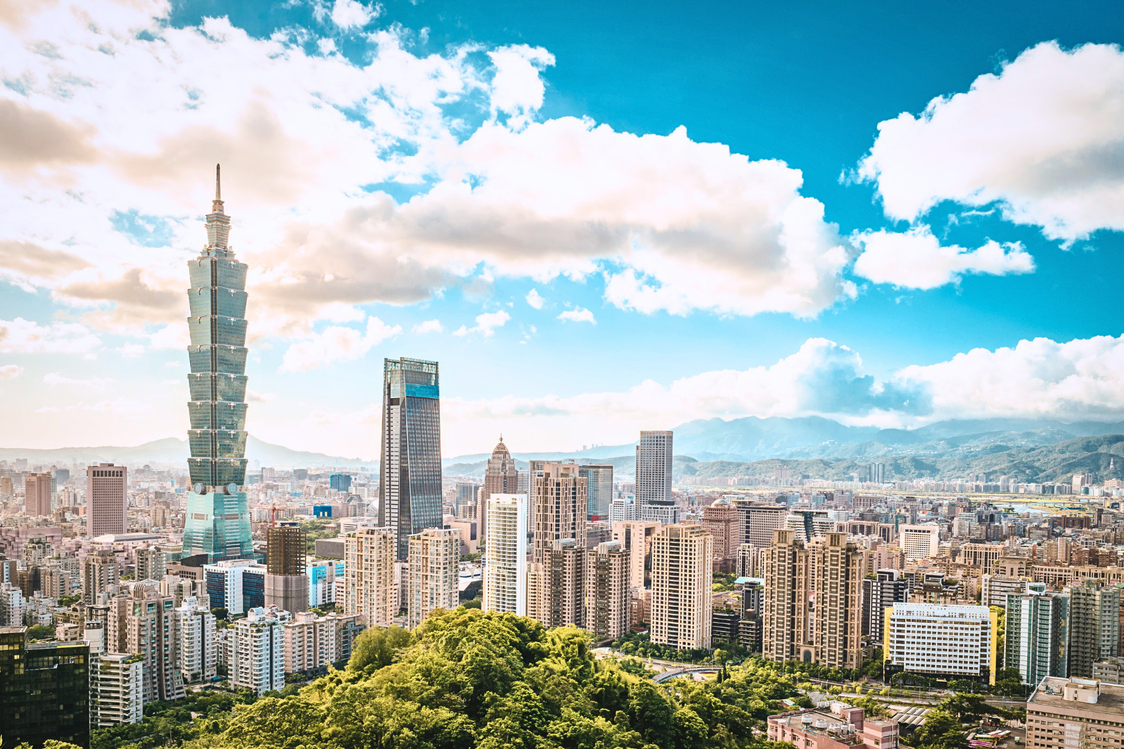 Taiwan Taipei Transit Tour | Longshan Temple & Taipei 101 OR Jiufen Old Street & Shifen Sky Lantern | 4-8 Hours (Round-trip transfer from Taoyuan Airport)