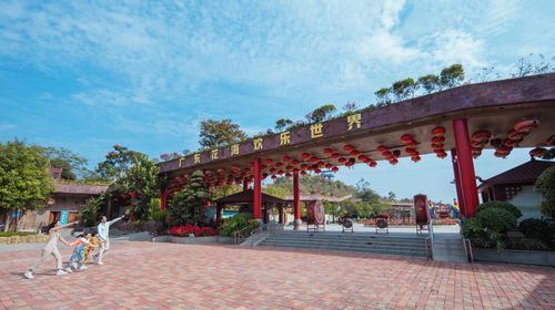 Happy World of Flowers