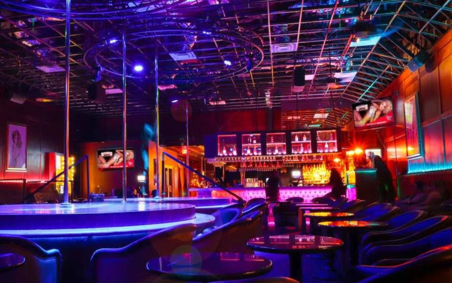 在 Airstrip Gentlemen's Club 享受獨家 VIP 禮遇,體驗最棒的拉斯維加斯單身派對。 在 Airstrip Gentlemen's Club 享受獨家 VIP 禮遇,體驗最棒的拉斯維加斯單身派對。