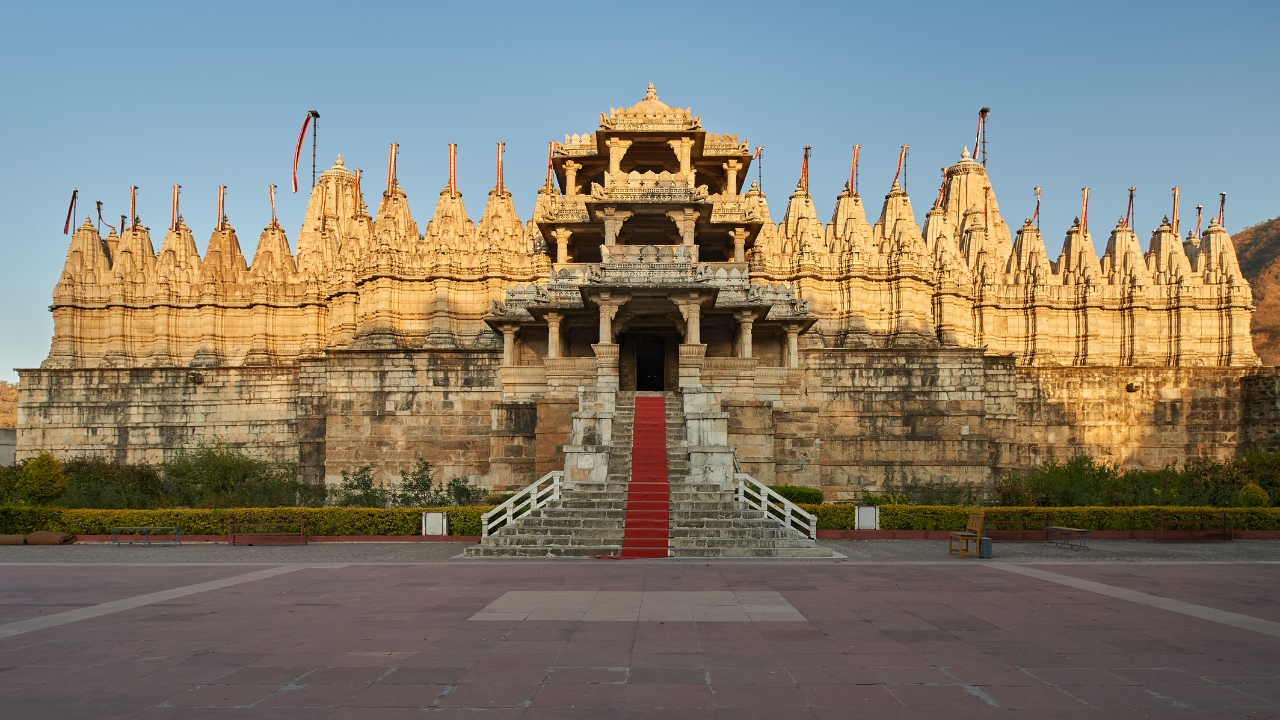 Udaipur: Full-Day Kumbhalgarh &amp; Jain Temple Private Tour