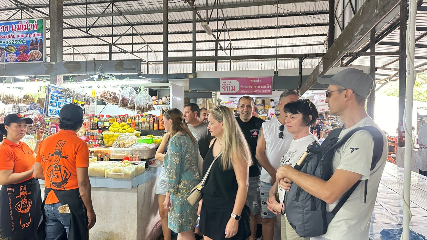 與我們的專業團隊一起參觀新鮮市場 與我們的專業團隊一起參觀新鮮市場