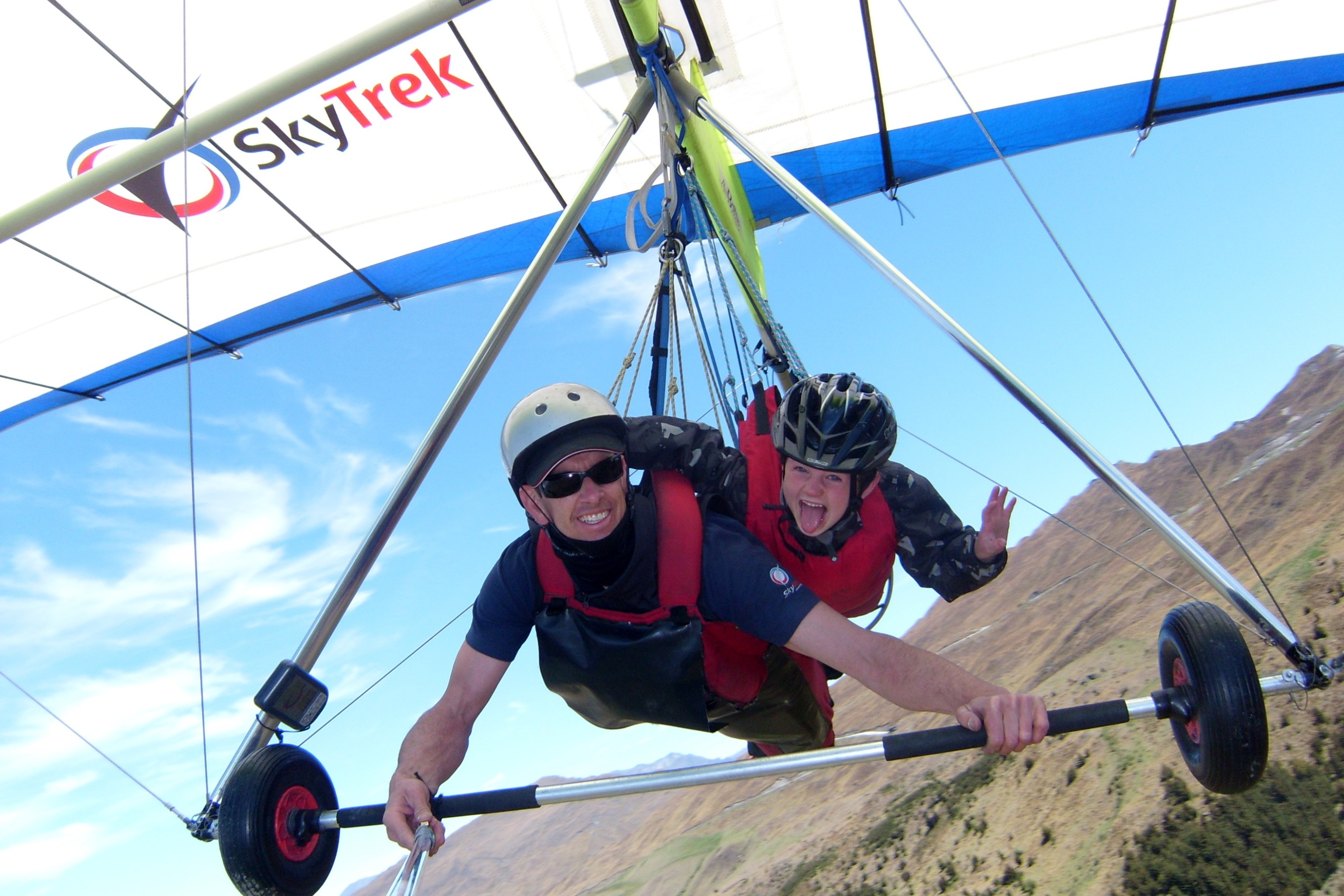 皇后鎮懸掛式滑翔冒險與 Skytrek