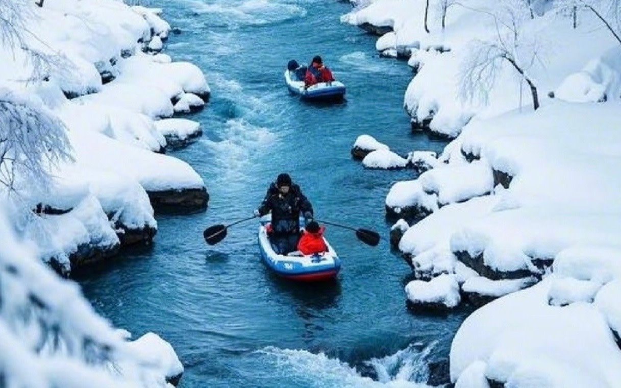 China Snow Town & Erlang River Rafting Day Trip