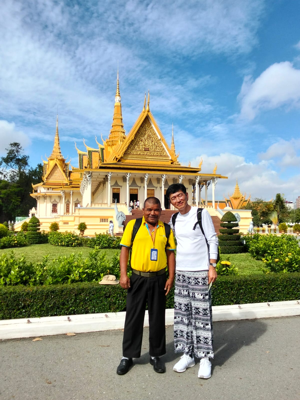 參觀富麗堂皇的銀塔,其上鑲嵌著閃耀的白銀、義大利大理石、黃金和鑽石。 參觀富麗堂皇的銀塔,其上鑲嵌著閃耀的白銀、義大利大理石、黃金和鑽石。