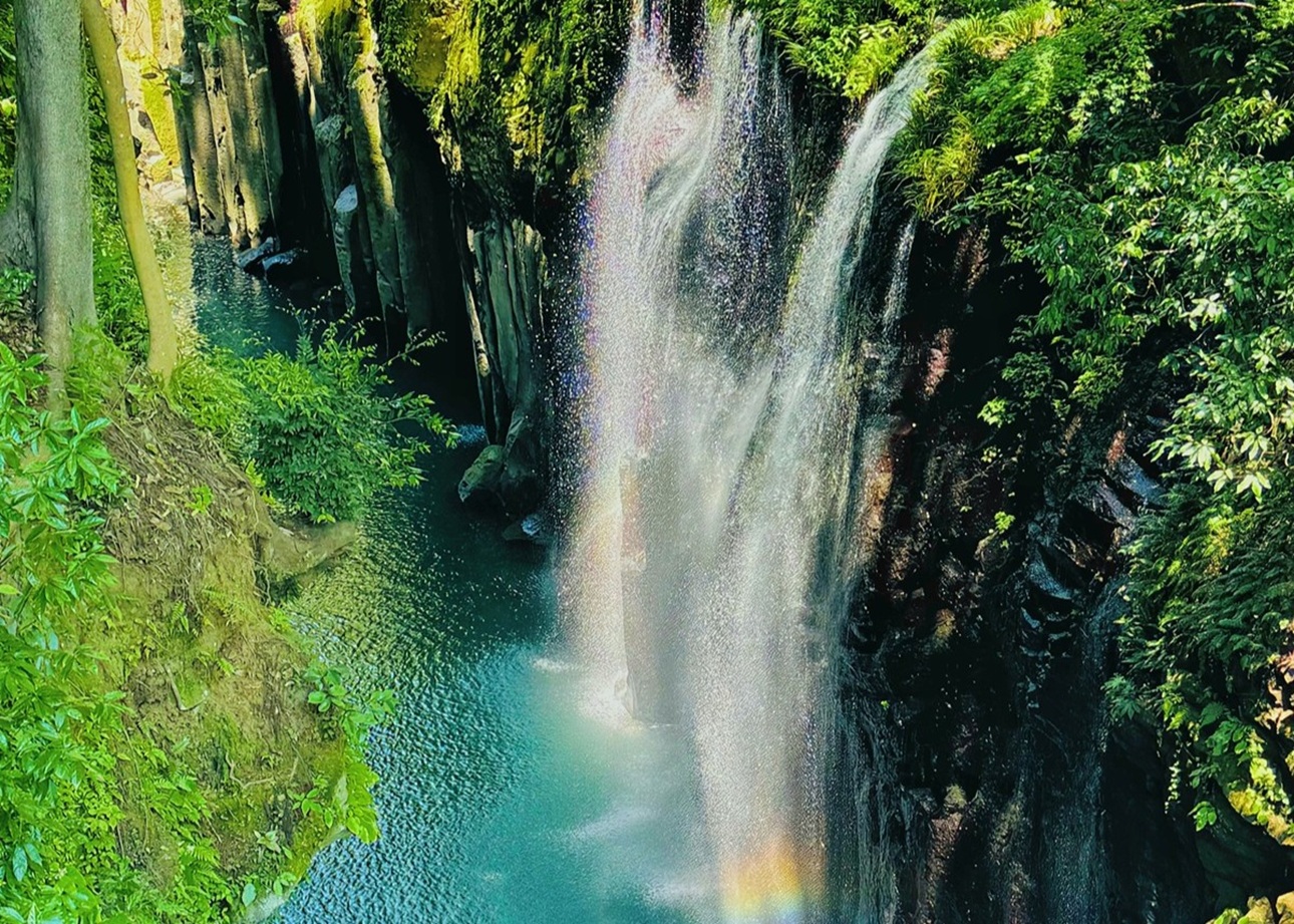 春季新綠、夏季清涼、秋季紅葉、冬季霜雪——一年四季皆展現不同的自然風情,被譽為「日本最美峽谷」之一。 春季新綠、夏季清涼、秋季紅葉、冬季霜雪——一年四季皆展現不同的自然風情,被譽為「日本最美峽谷」之一。
