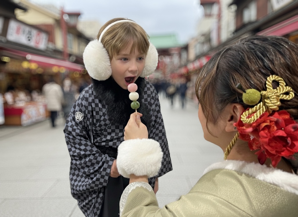 作為情侶和家人一起嘗試神社求籤是只有在日本才能體驗到的獨特經歷!如果你正在拍照,你絕對需要穿上和服/浴衣來搭配氛圍!📸🎶 作為情侶和家人一起嘗試神社求籤是只有在日本才能體驗到的獨特經歷!如果你正在拍照,你絕對需要穿上和服/浴衣來搭配氛圍!📸🎶