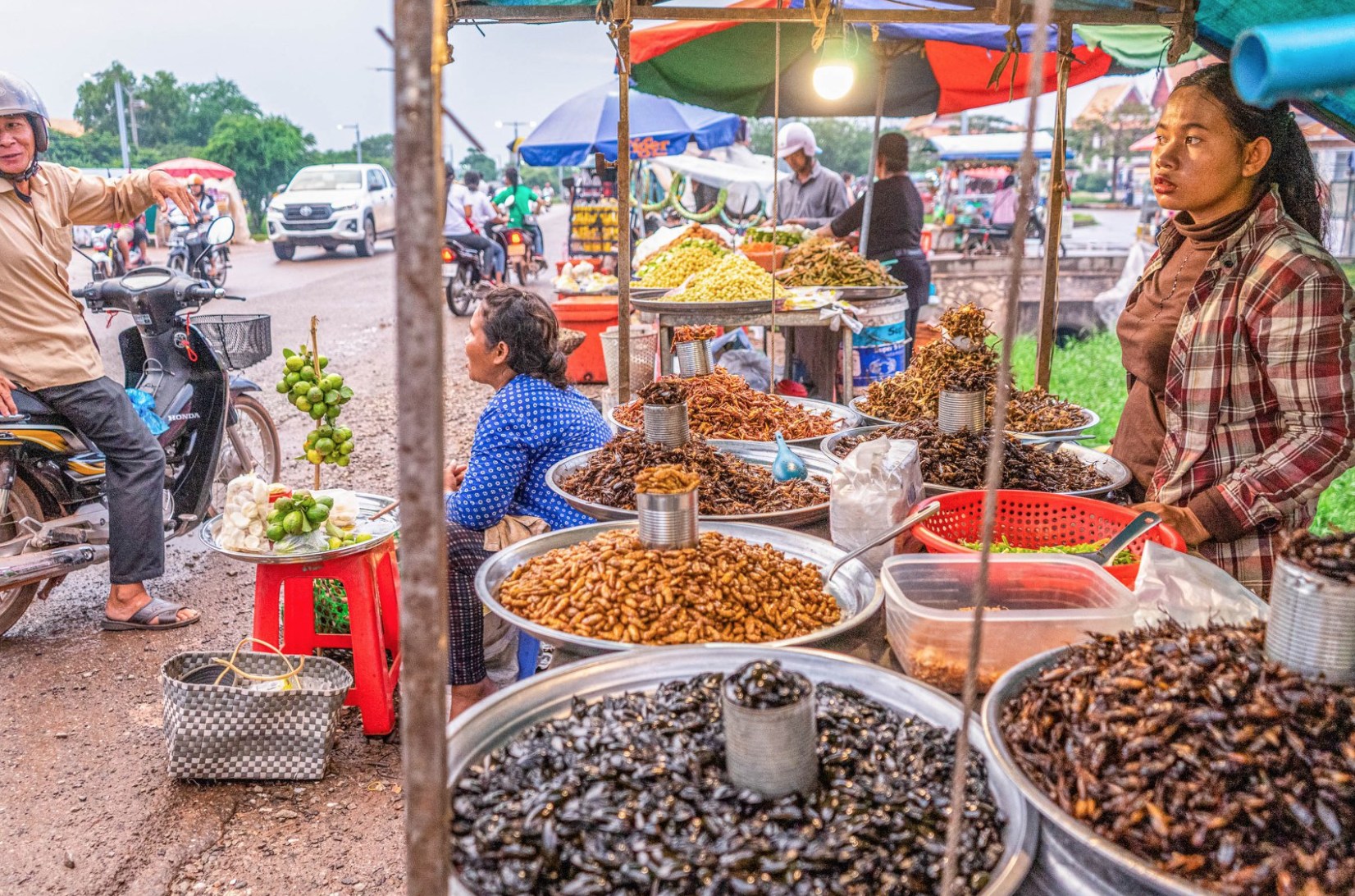 Phnom Penh Evening Foodie Vespa Tour