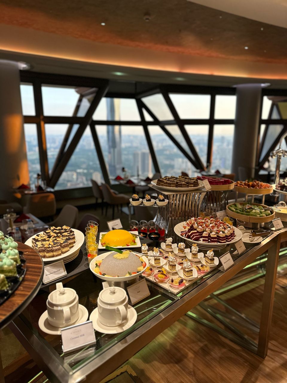 吉隆坡塔旋轉餐廳 ORBIT Revolving Dining in KL Tower