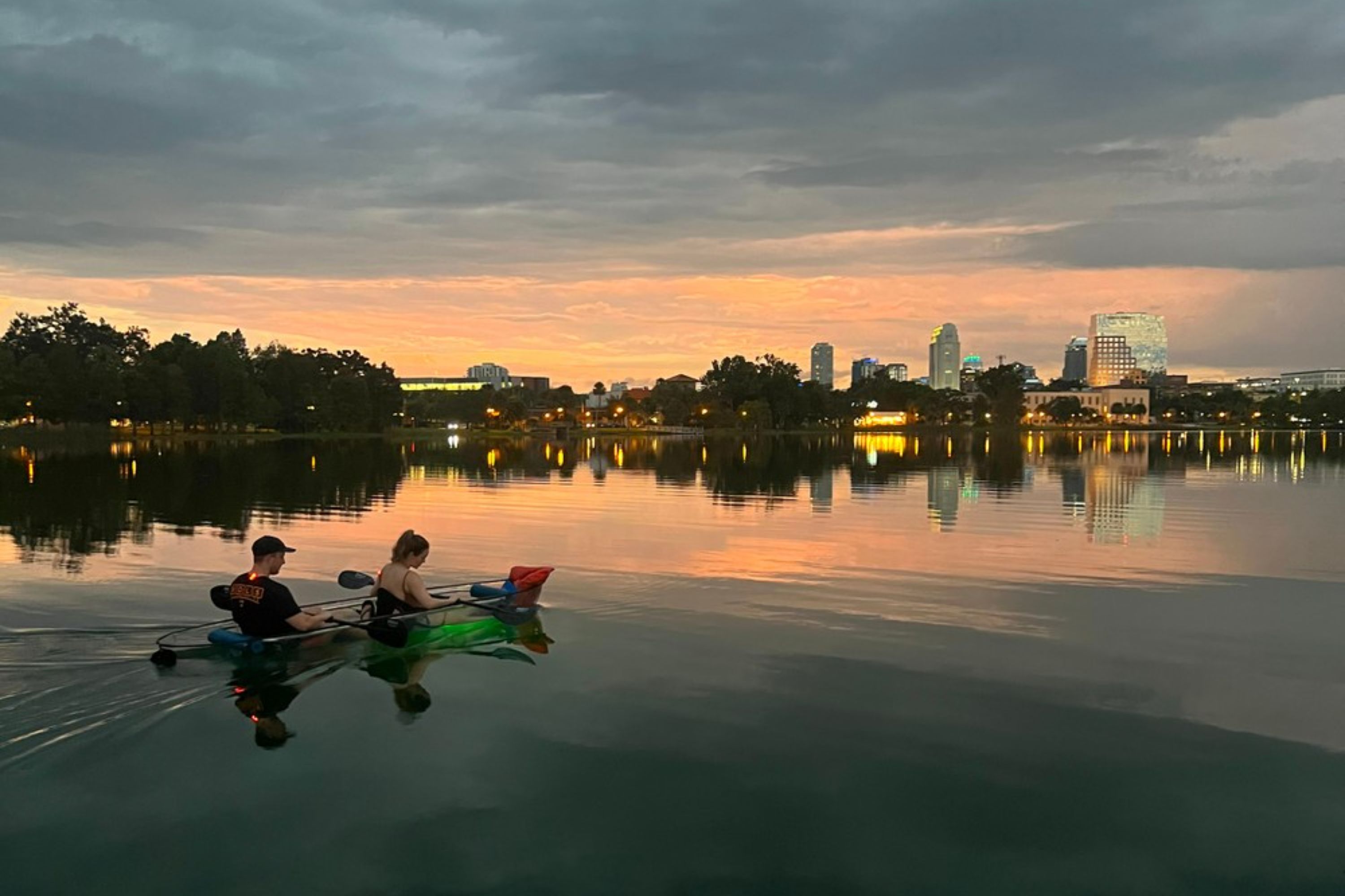 奧蘭多日落透明獨木舟或透明立式划槳體驗 (Sunset Clear Kayak or Clear Paddleboard Experience in Orlando)