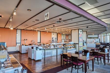 Lunch seating times are at 11:30 or 13:00, for a 90-minute lunch experience. Enjoy authentic Okinawan cuisine, as well as Japanese, Western, and Chinese dishes!