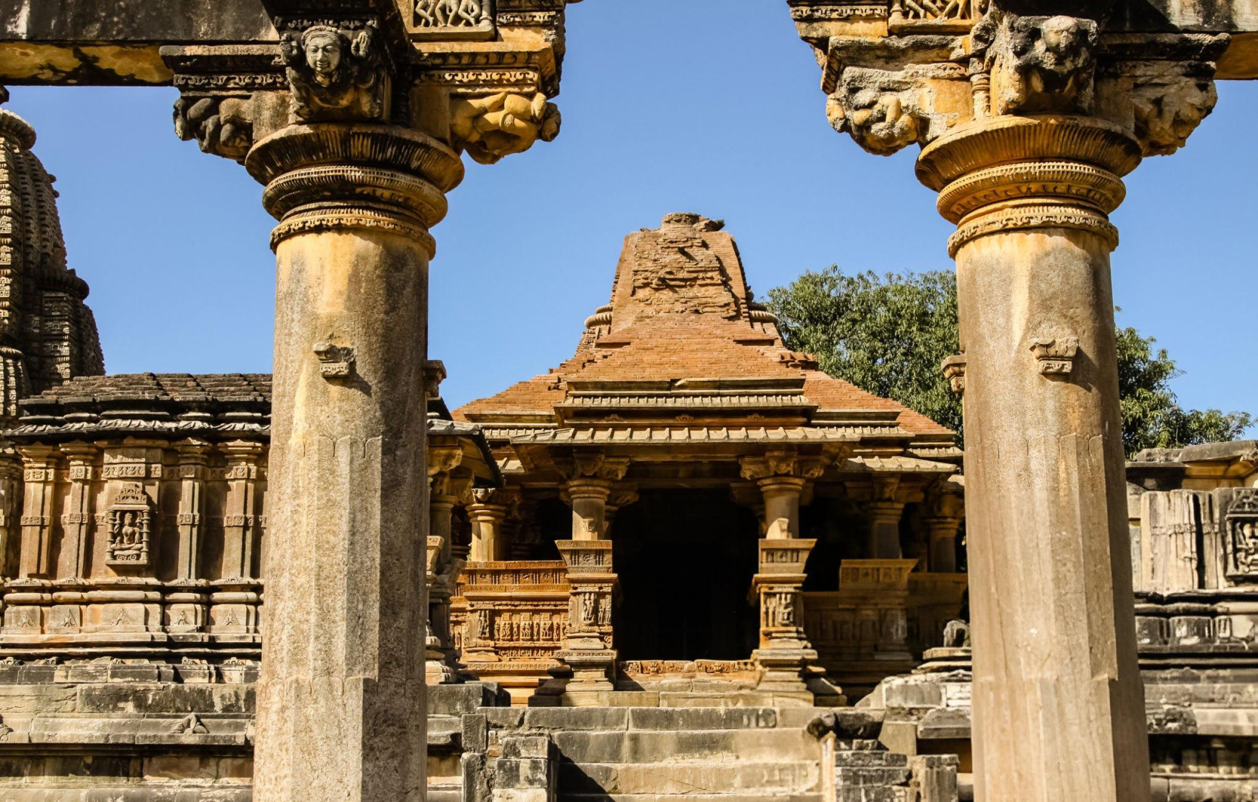 Udaipur Royal Heritage & Eklingji Temple: Full-Day Guided Tour