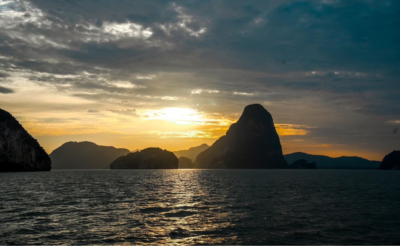 普吉島：乘坐豪華遊艇前往007島