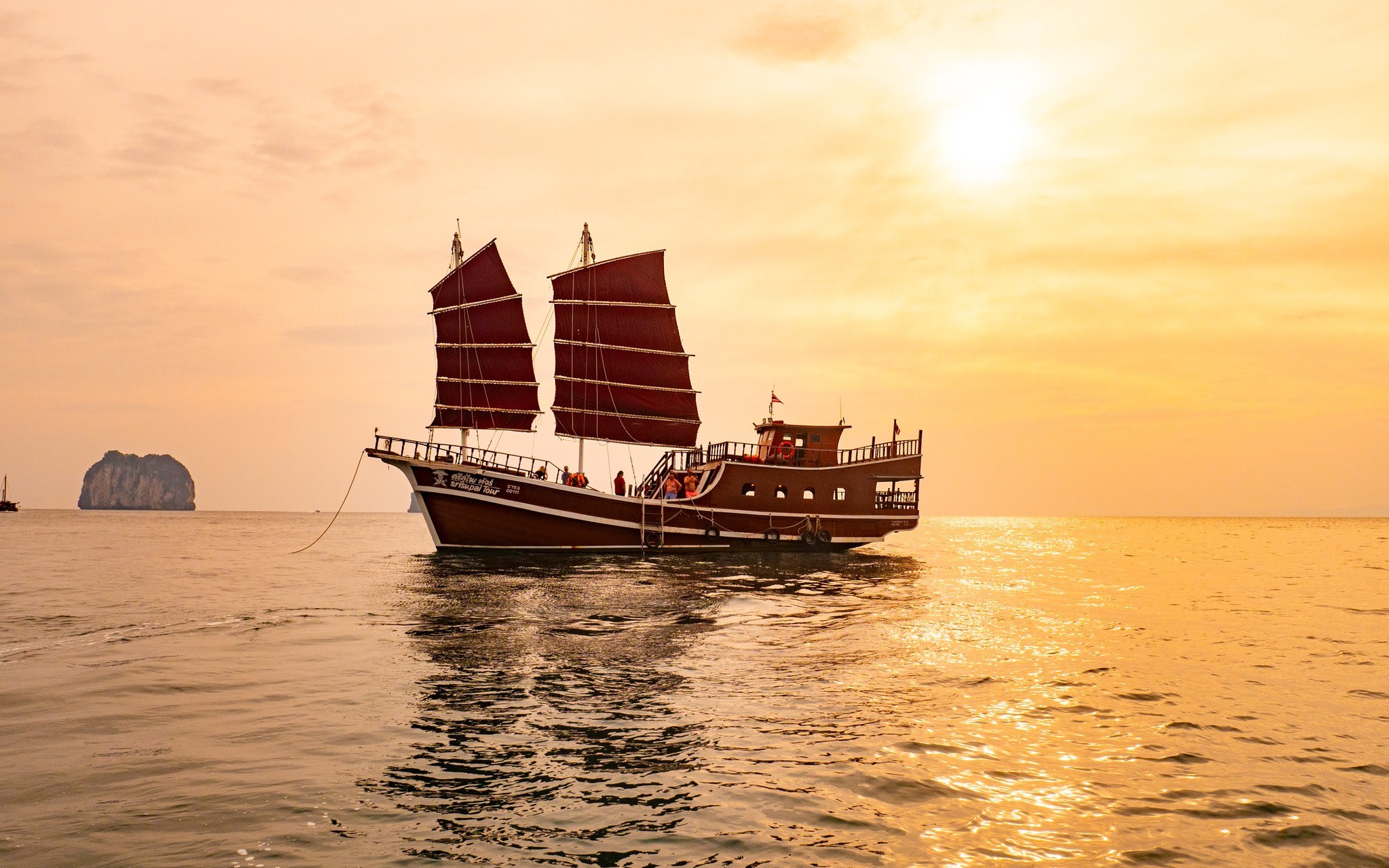 Railay & Poda Island Sunset Cruise with Romantic Dinner