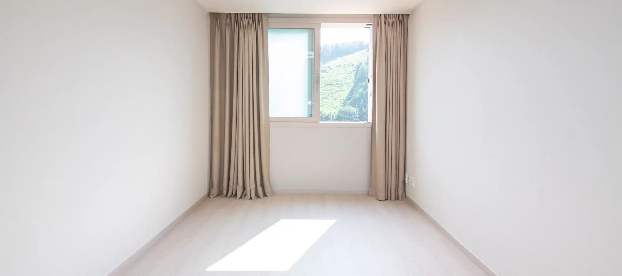 舒適溫馨的私人客房，設計旨在提供溫暖與放鬆，並配備基本設施，讓您享受愉快的過夜住宿體驗。