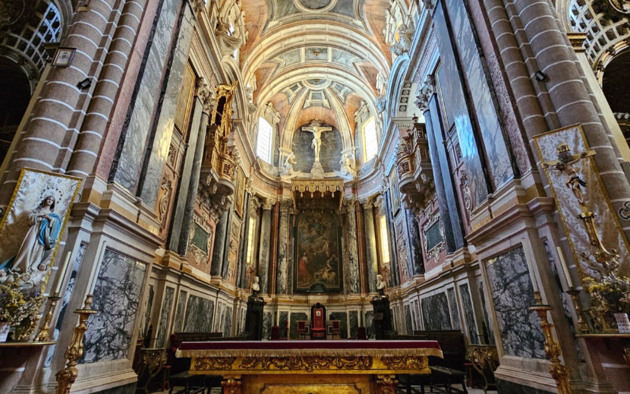 Cathedral of Evora and Chapel of Bones full-day sightseeing tour from Lisbon