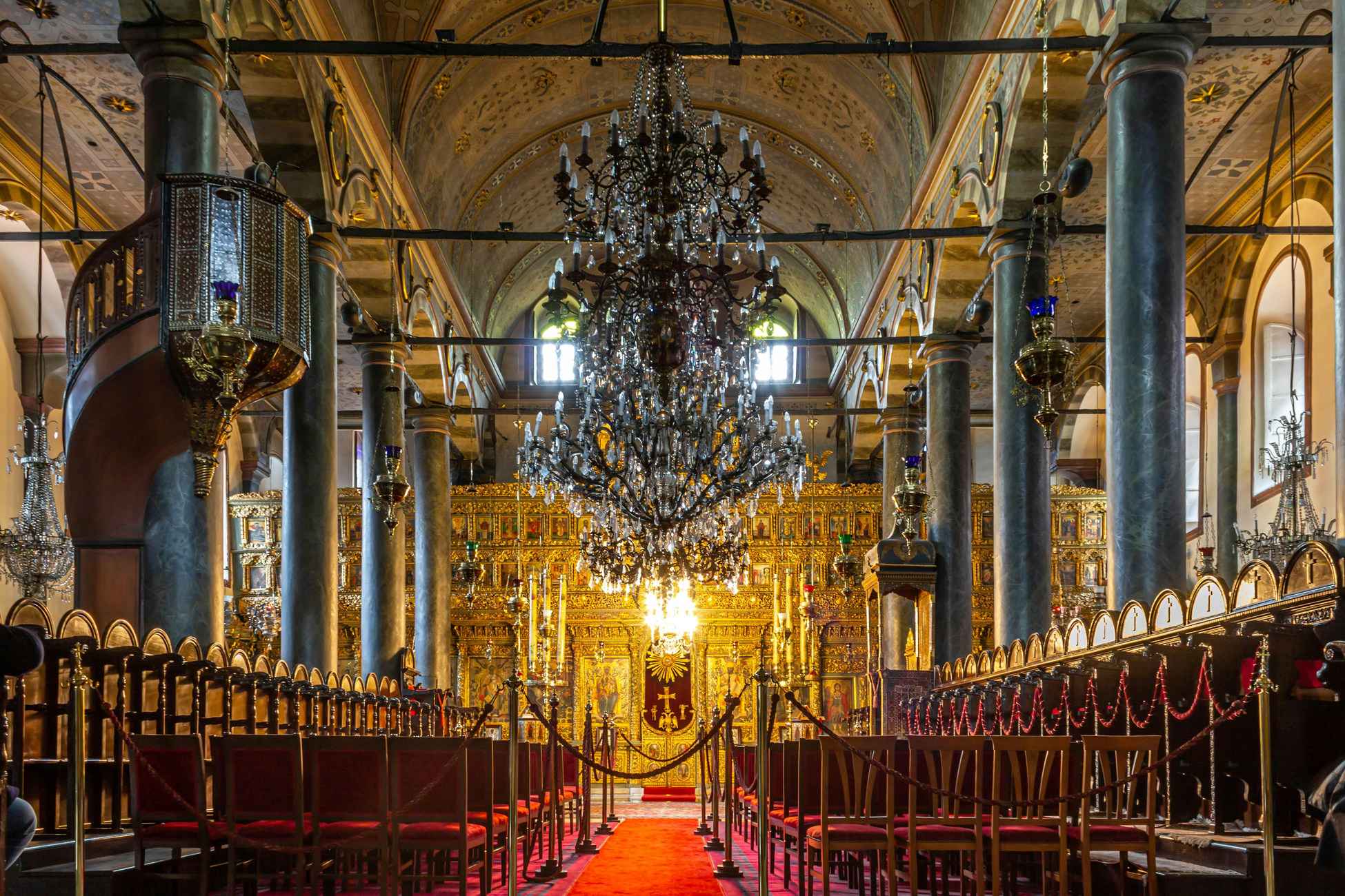 Istanbul Guided Tour: Balat, Blue Mosque, and Hagia Sophia