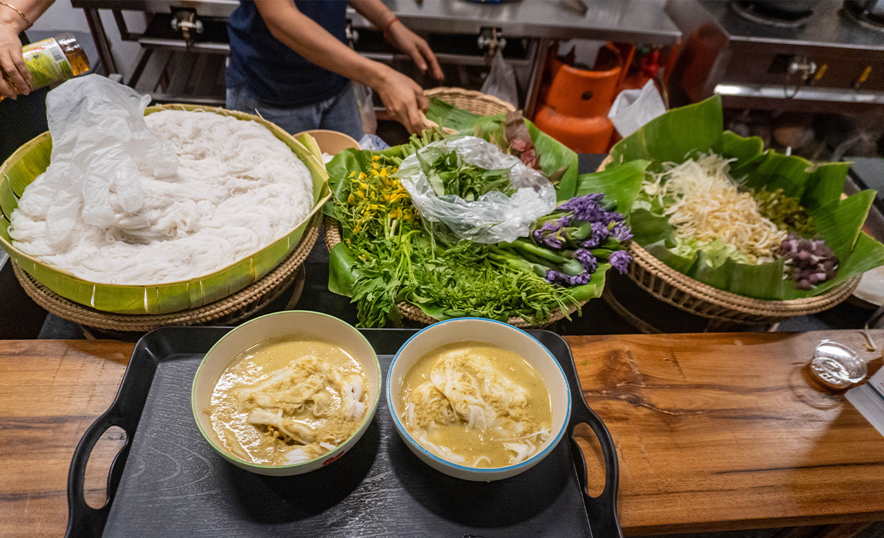 金邊市 Vespa 之旅和河上遊船（含飲料）