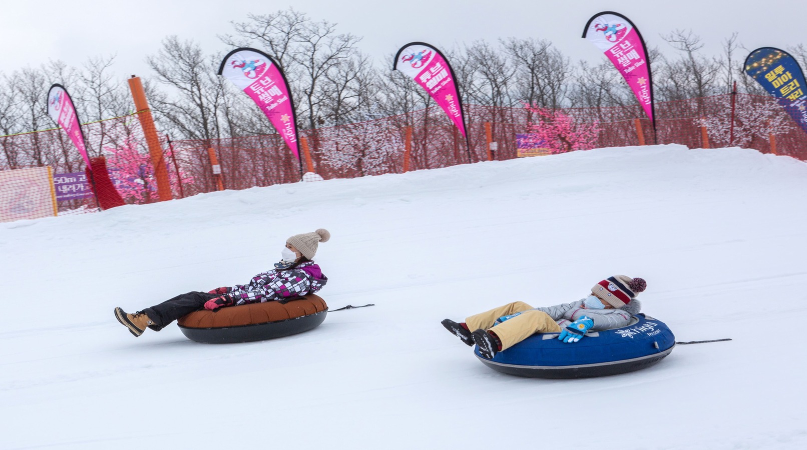 景點
漂流與家庭雪橇

美食區

懷舊冰橇

旋轉雪橇 (Rotating Sled)

觀景台

雪盆滑梯

雪之遊樂園