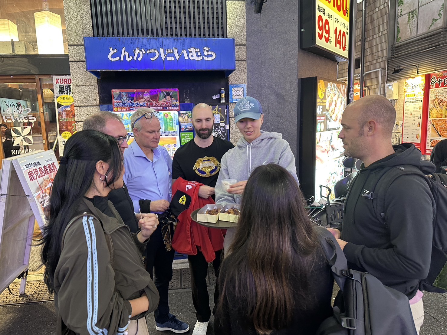 東京：新宿美食之旅，品嚐 13 道料理，走訪 4 家在地餐廳