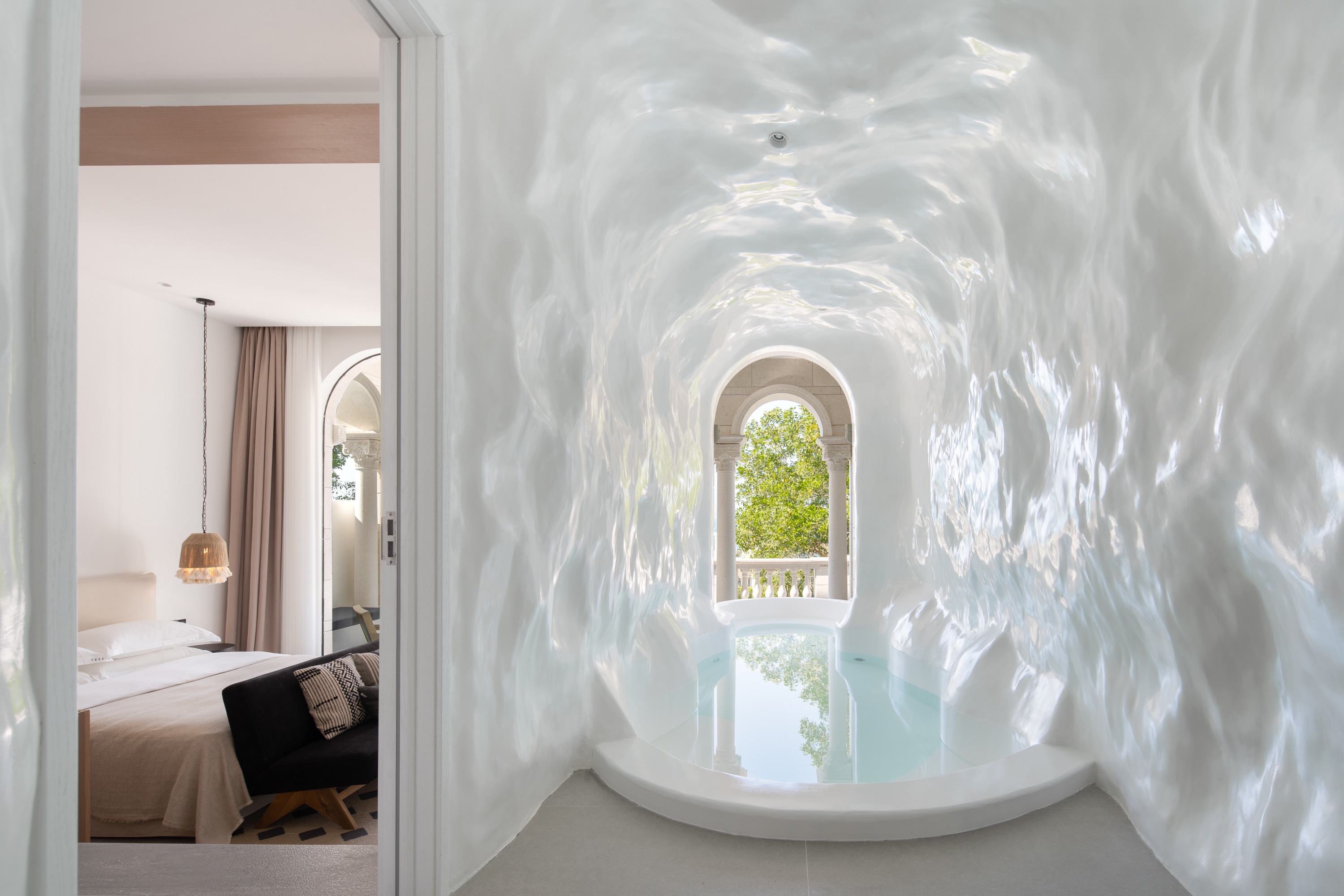 Menglai Cave Pool King Room