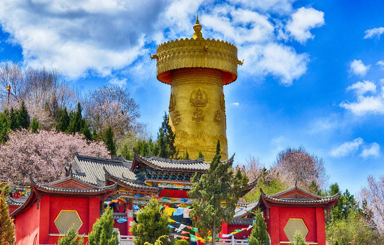 Yunnan Shangri-La Tiger Leaping Gorge & Pudacuo Pure Play Two-Day Tour