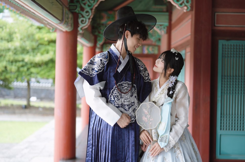 可搭配情侶韓服