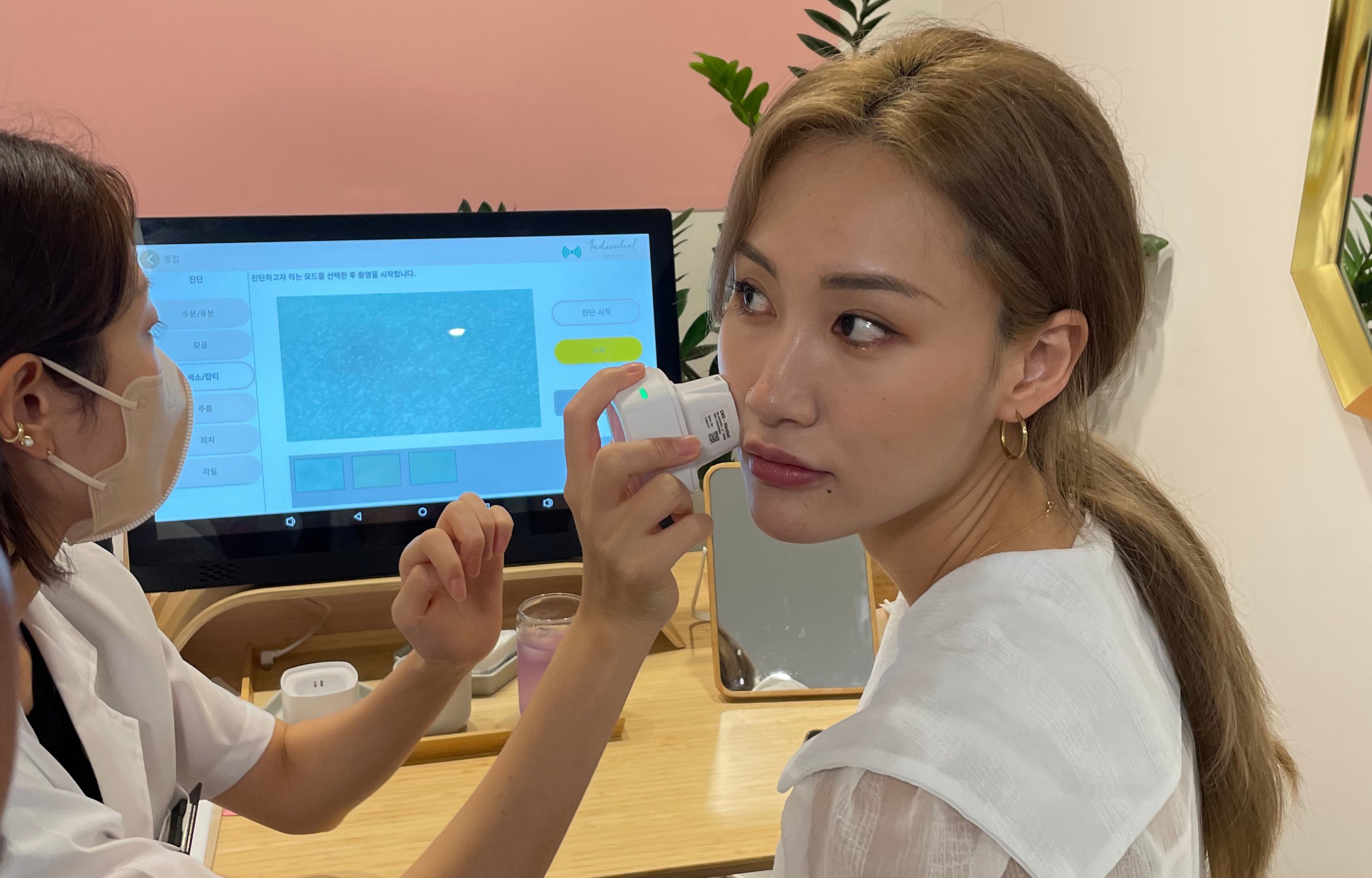 Get a 3D skin analysis done, and work with your skin consultant to plan your customized facial.