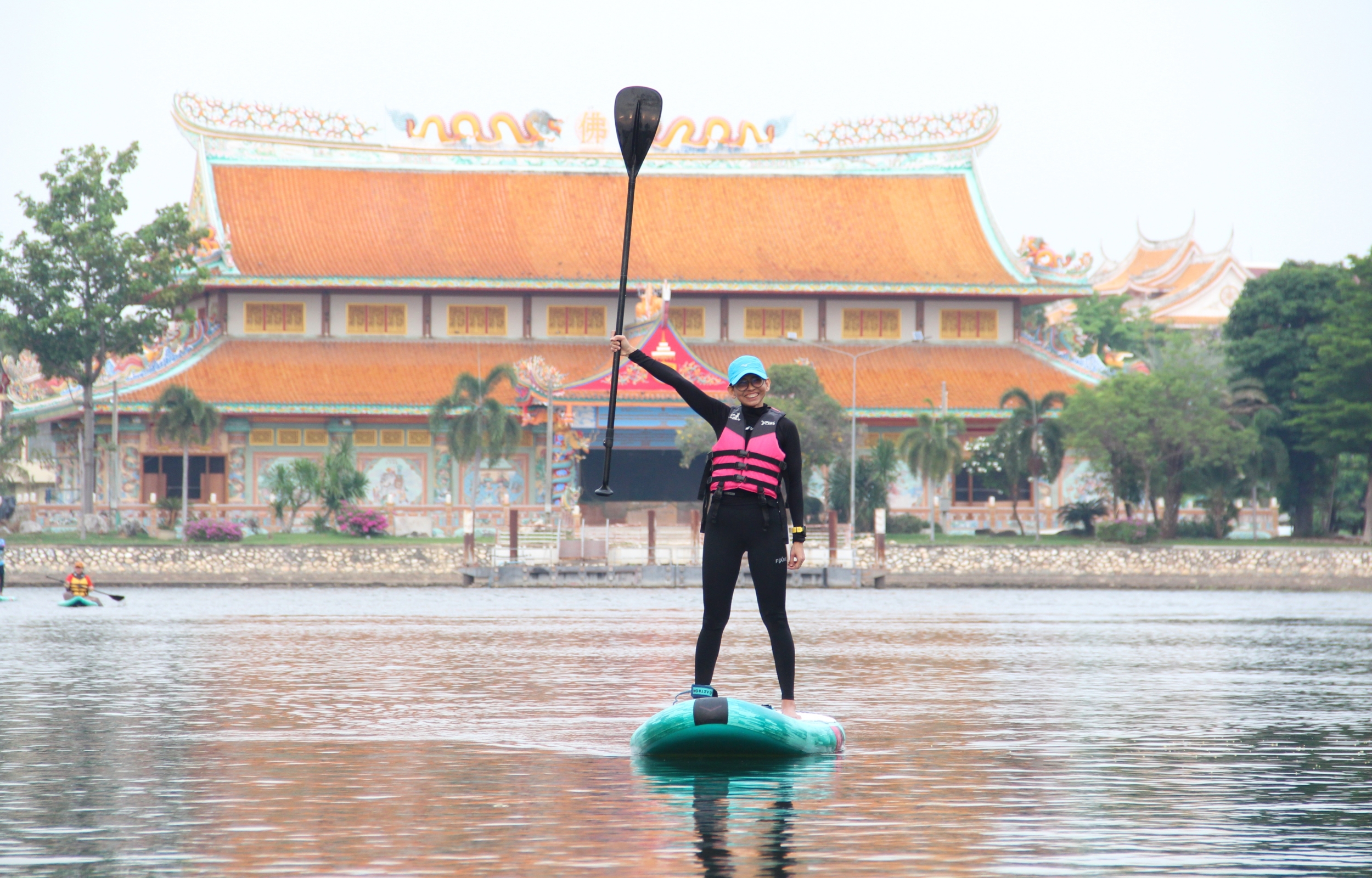 北碧桂河SUP立槳體驗（Paddle More Thailand 提供）