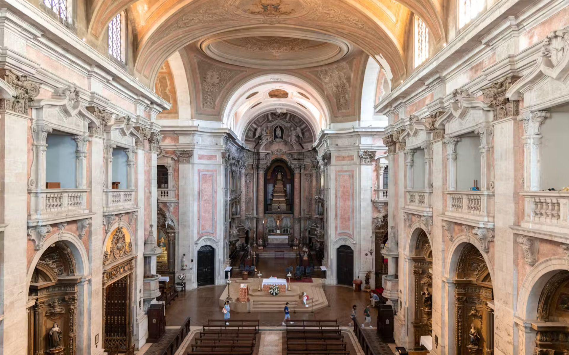 探索古老的聖恩教堂 (Igreja da Graça)，感受其恆久的魅力與精美的建築之美