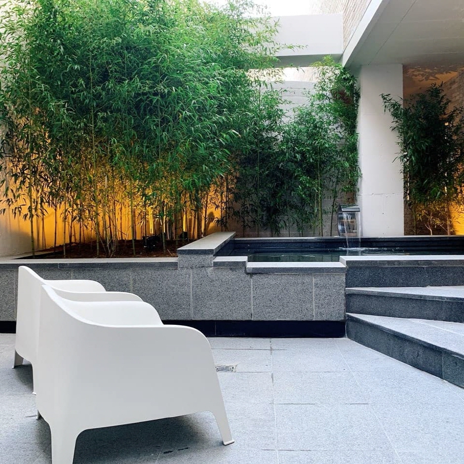Nature Spa, located near Simhak Mountain in Paju, Gyeonggi Province, is a spa and sauna facility that uses natural groundwater drawn from 1,300 meters underground, providing excellent care for your skin during the winter season.