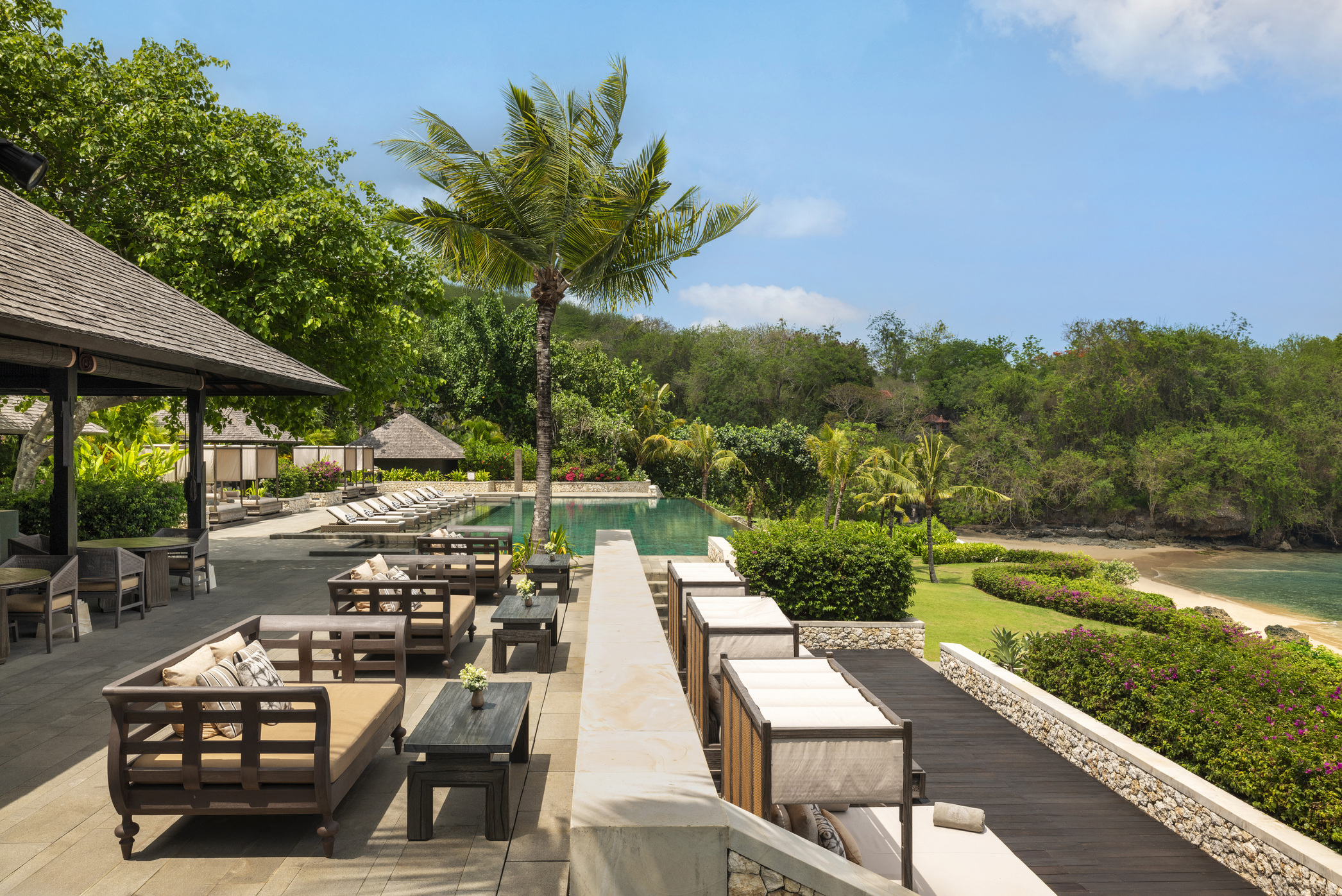 Dining Experience at Raffles Hotel in Bali 
