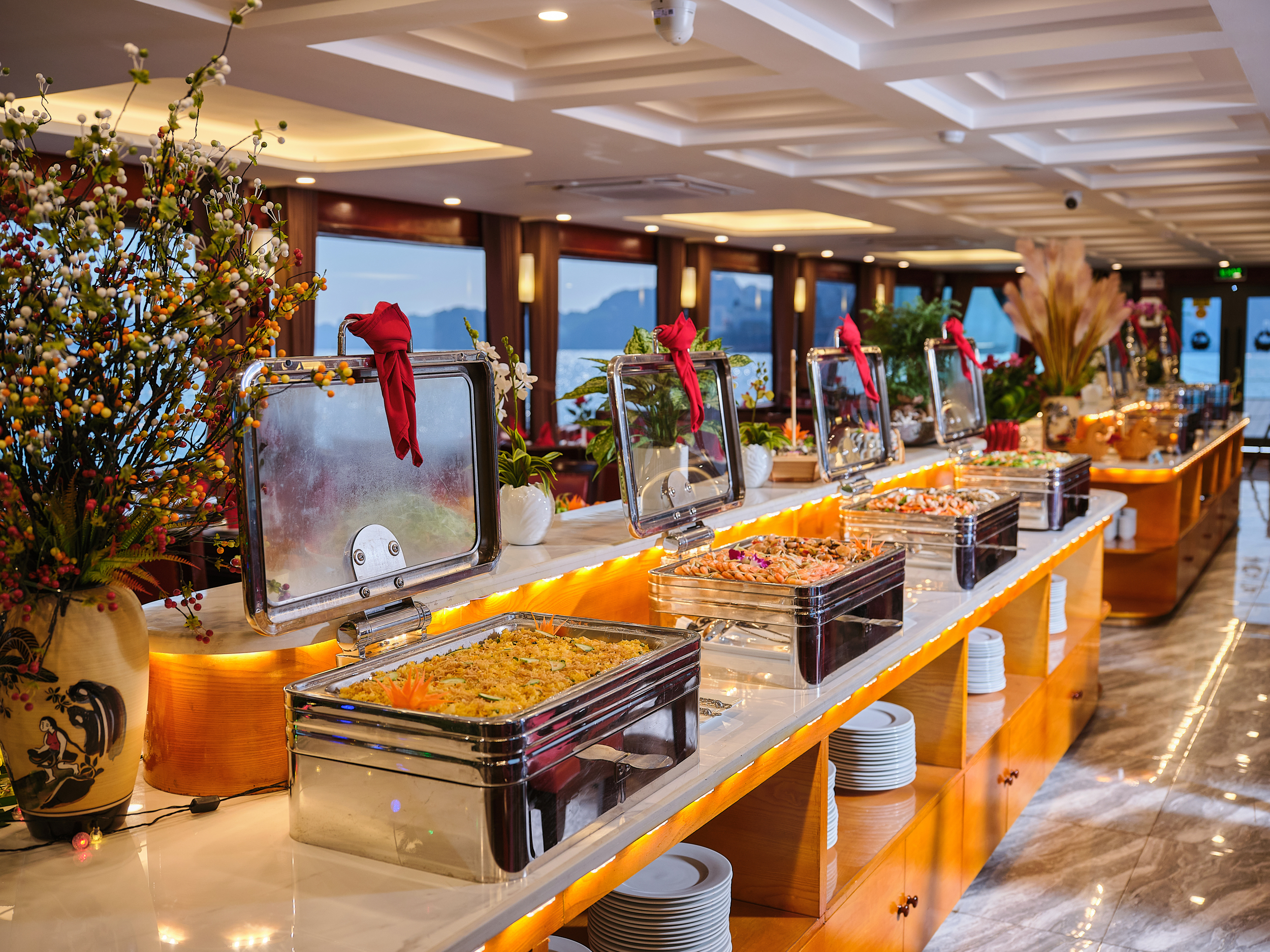 Diamond Day Cruise: Ha Long Bay, Ti Top, Sung Sot