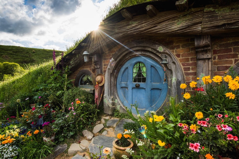 Hobbiton Village & Waitomo Glowworm Cave Private Tour