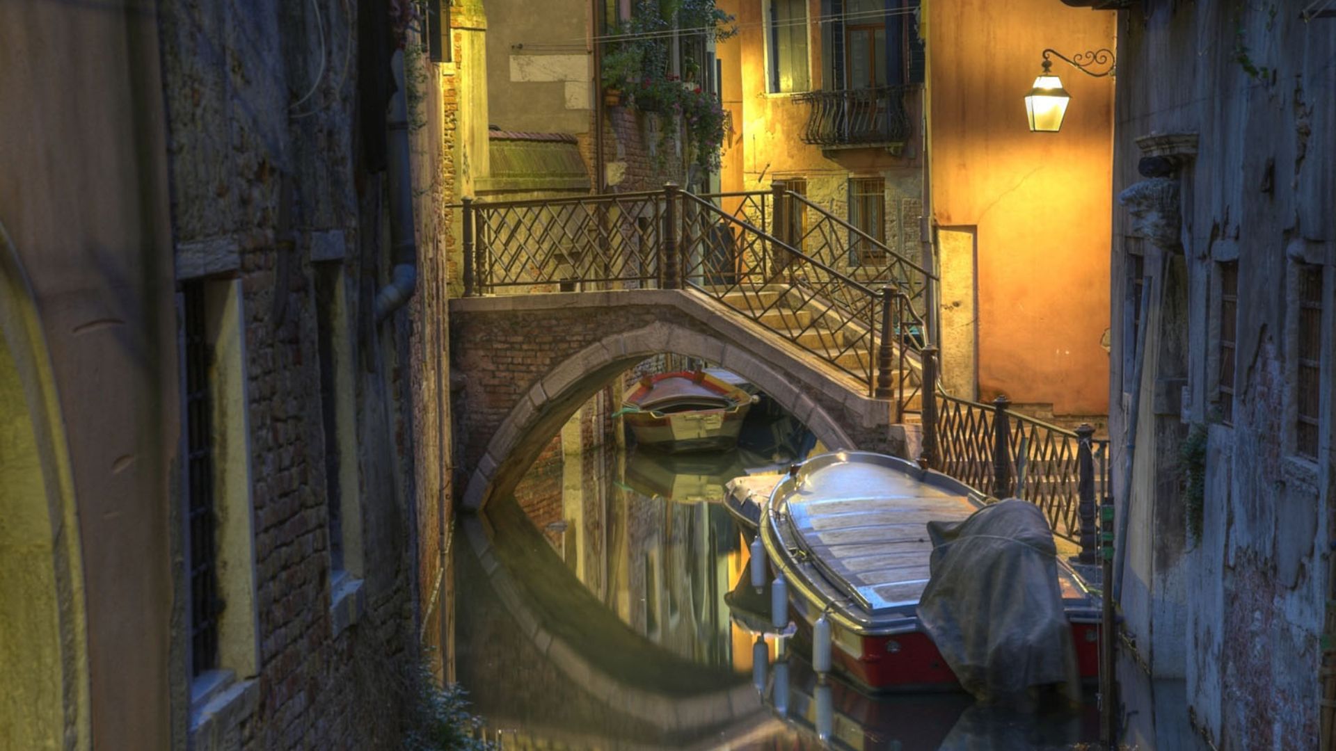 Legends, Anecdotes, and Ghost Stories Walking Tour in Venice