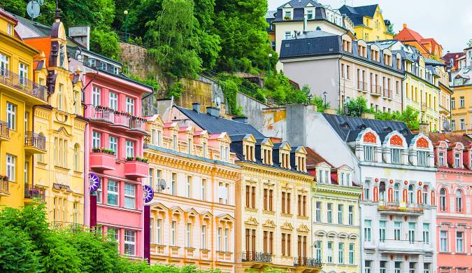 Prague to Karlovy Vary Tour with Lunch and Moser Museum