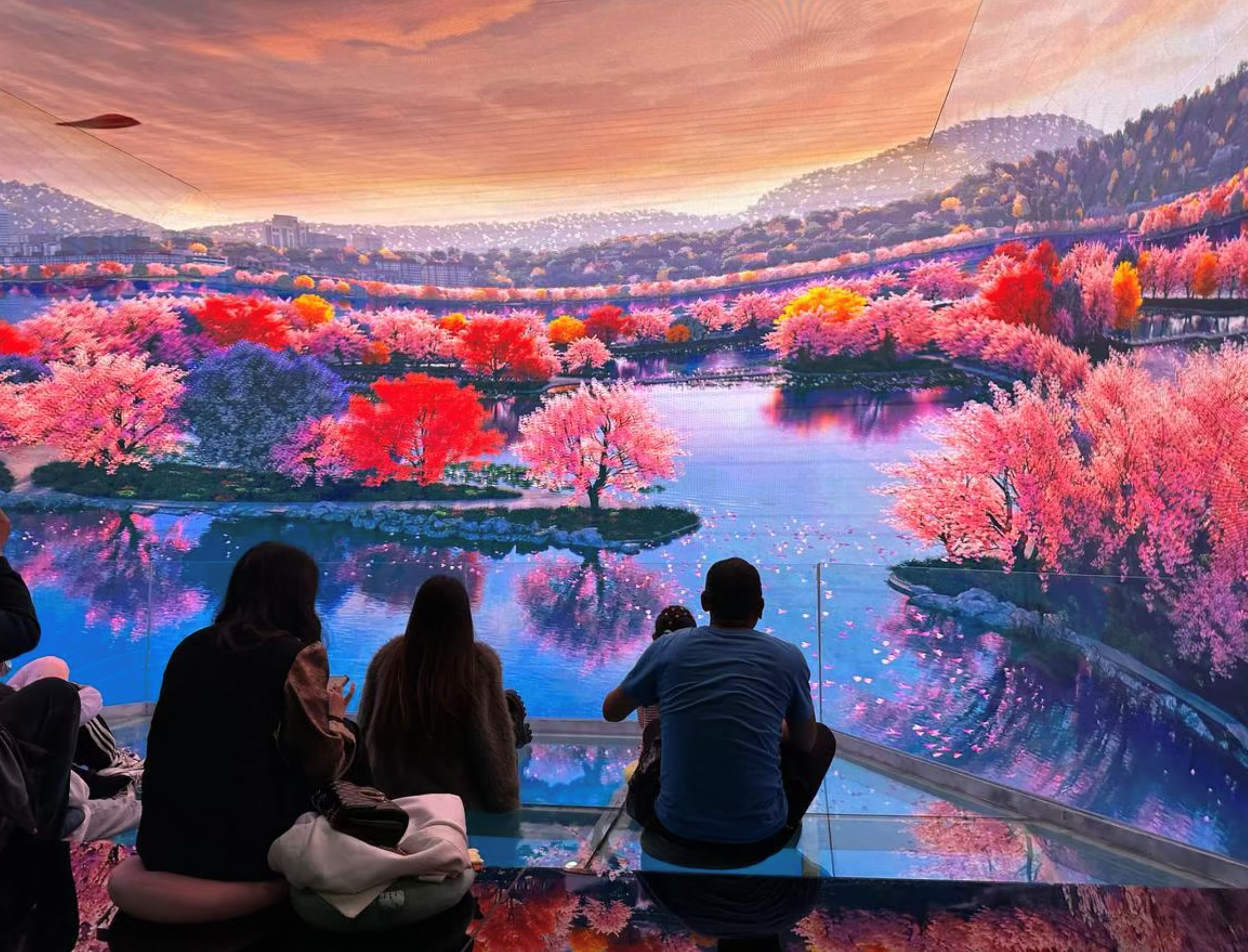 無論是帶著孩子的家庭,還是結伴而行的年輕人,都能在這裡找到樂趣 無論是帶著孩子的家庭,還是結伴而行的年輕人,都能在這裡找到樂趣