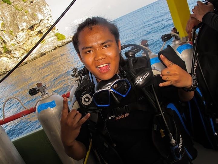 PADI アドバンスドオープンウォーター（ランタ島 / PADI 5 Star Dive Center提供）