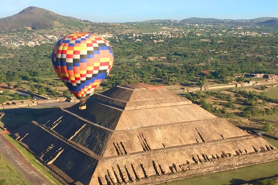 Hot Air Balloon Ride Over Teotihuacan Pyramids