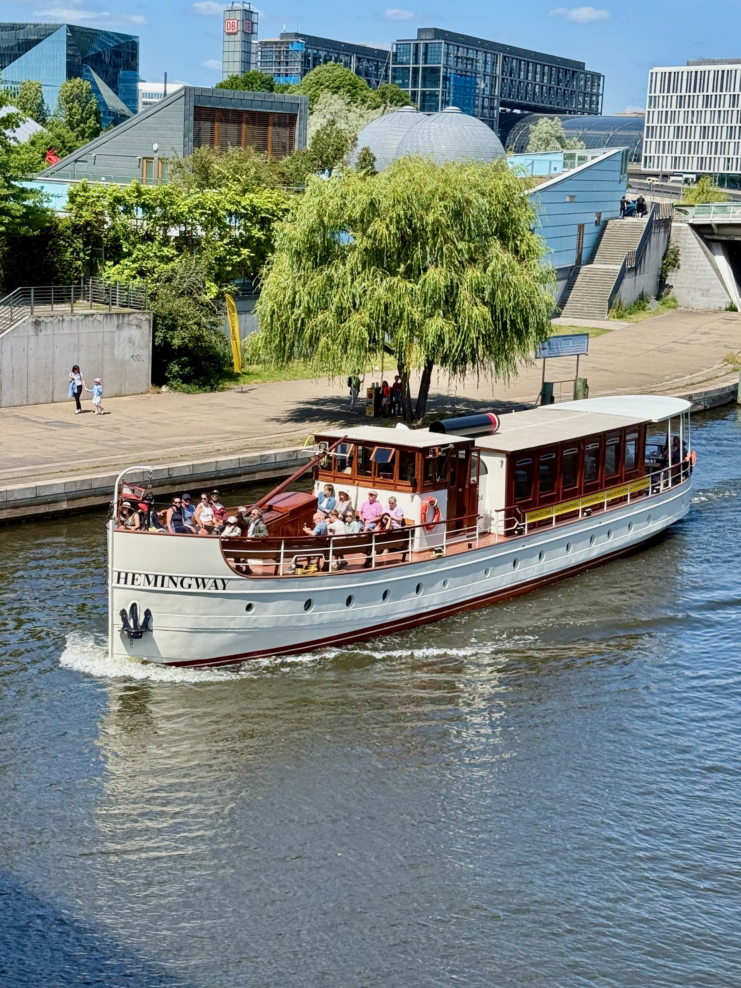 Berlin: Intimate Sightseeing on a 1920s-Style Electric Yacht