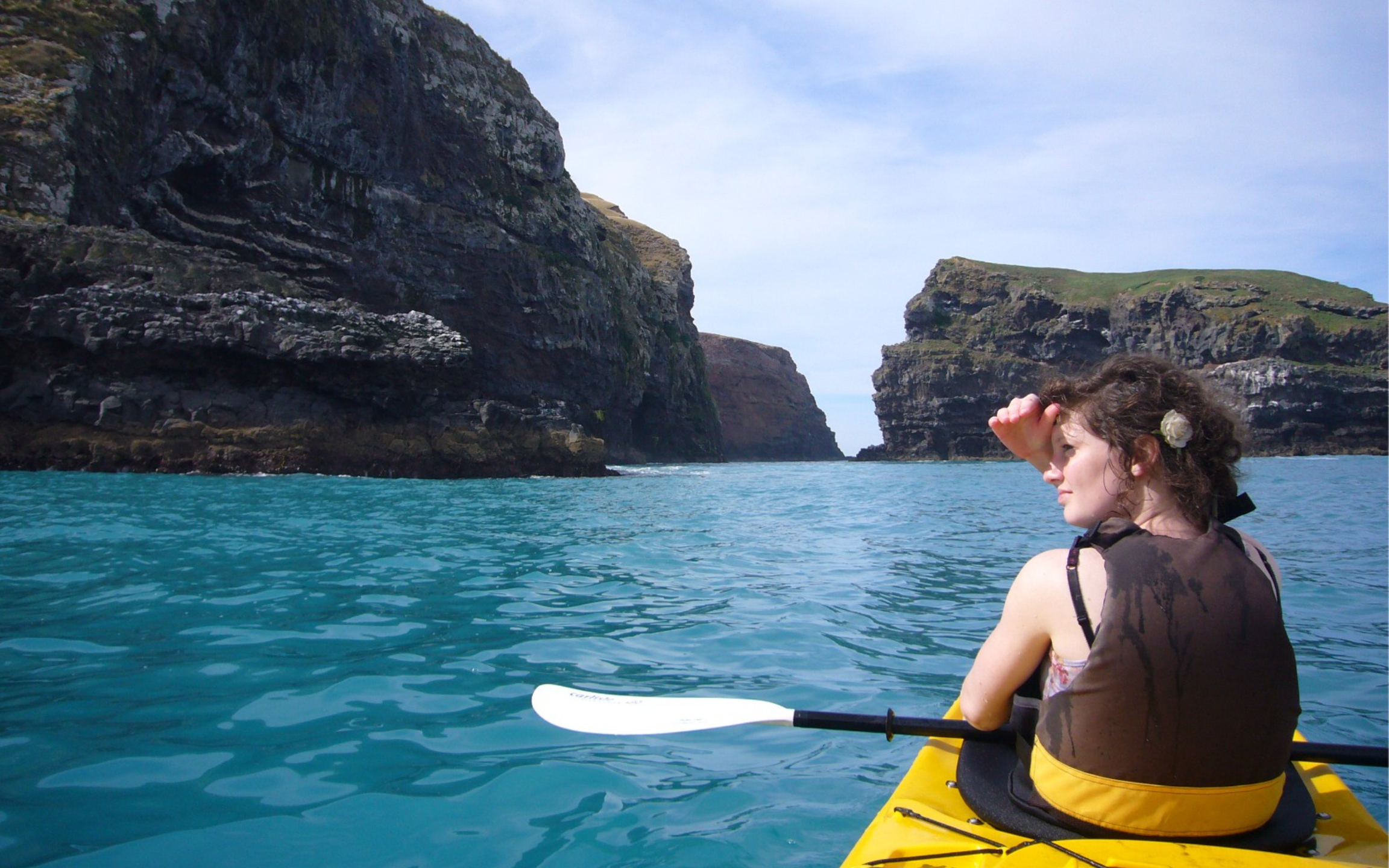 在島嶼清澈見底的海水中划槳，拍下值得上傳 Instagram 的美照！