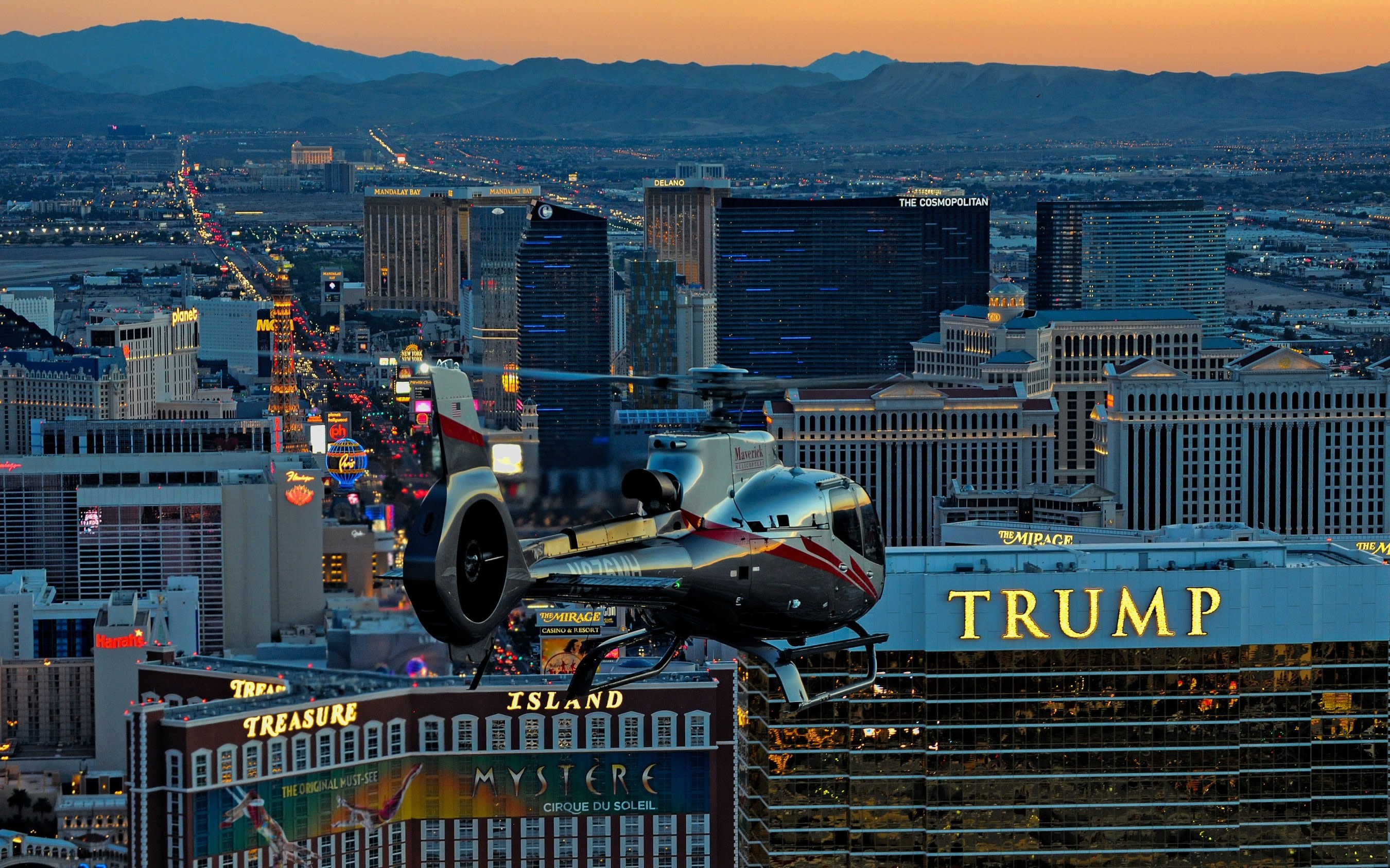 Savory Bites & Neon Lights Food Tour in Las Vegas